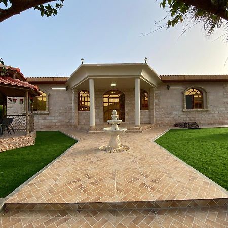 UAE farm Villa Qur Exteriör bild