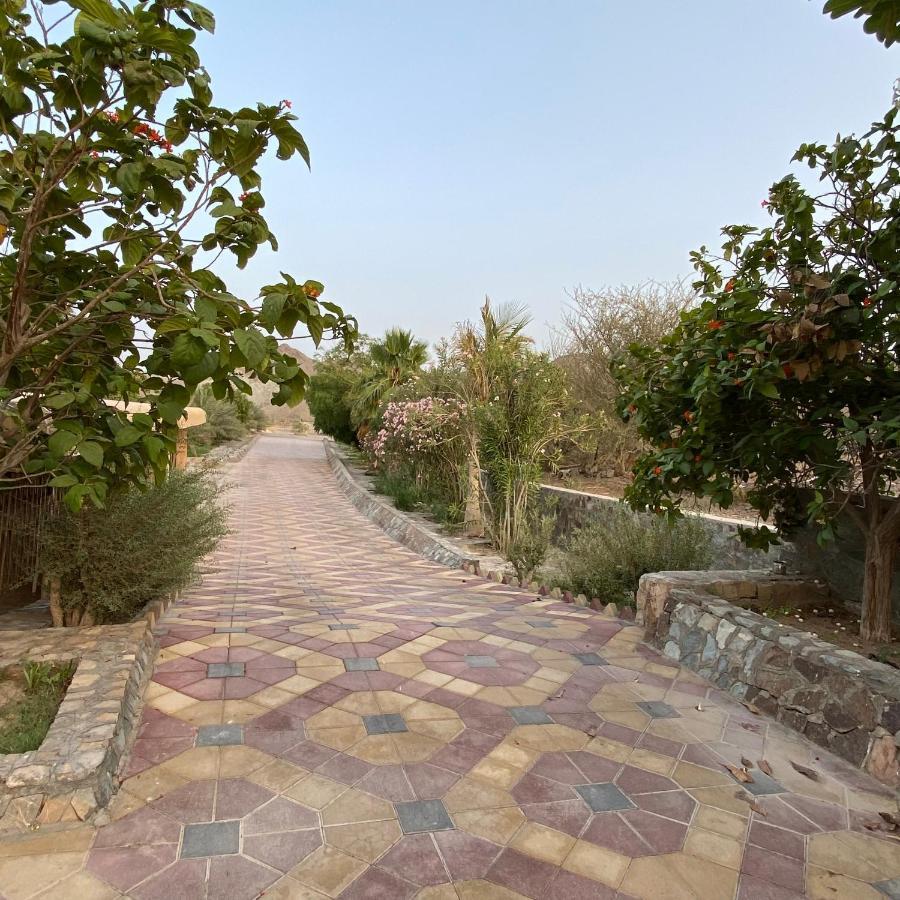 UAE farm Villa Qur Exteriör bild